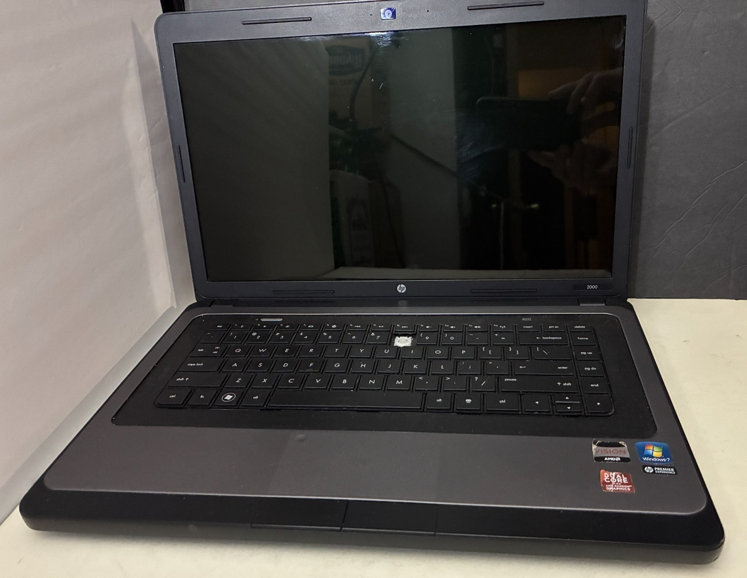 HP 2000 AMD E-300 APU 1.30 GHz 4GB RAM 298GB HDD Win10 for Parts/Repair ~ Read