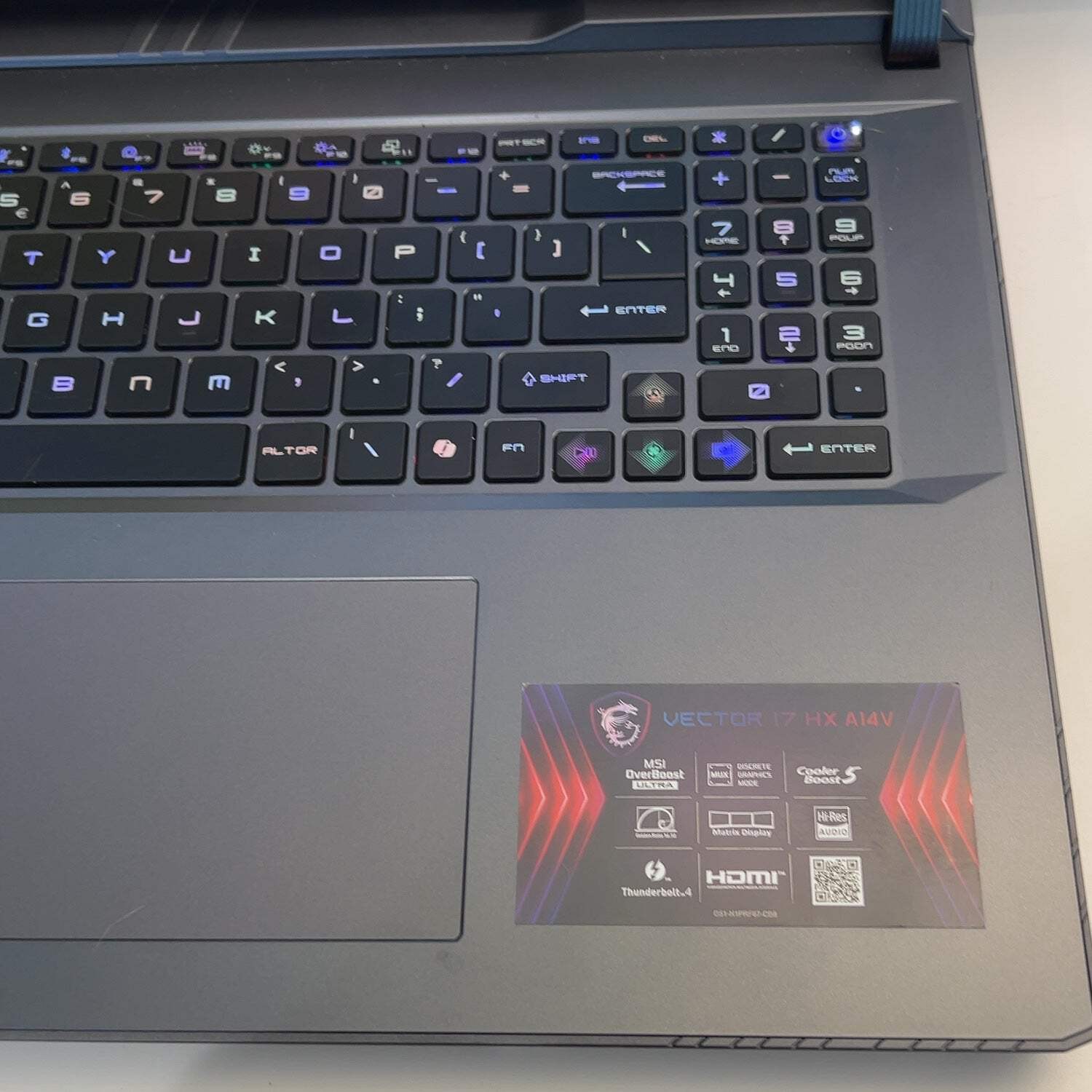 MSI Vector 17 HX A14VGG 17.3″ i9-14900HX 32GB RAM 1TB SSD GeForce RTX 4070