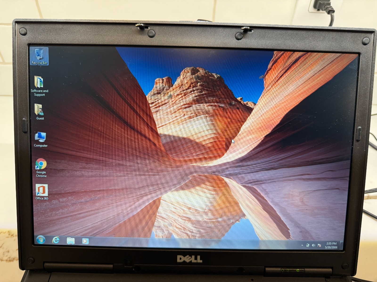 Dell Latitude D830 Core 2 Duo Boots Windows With Charger Mouse 2GB