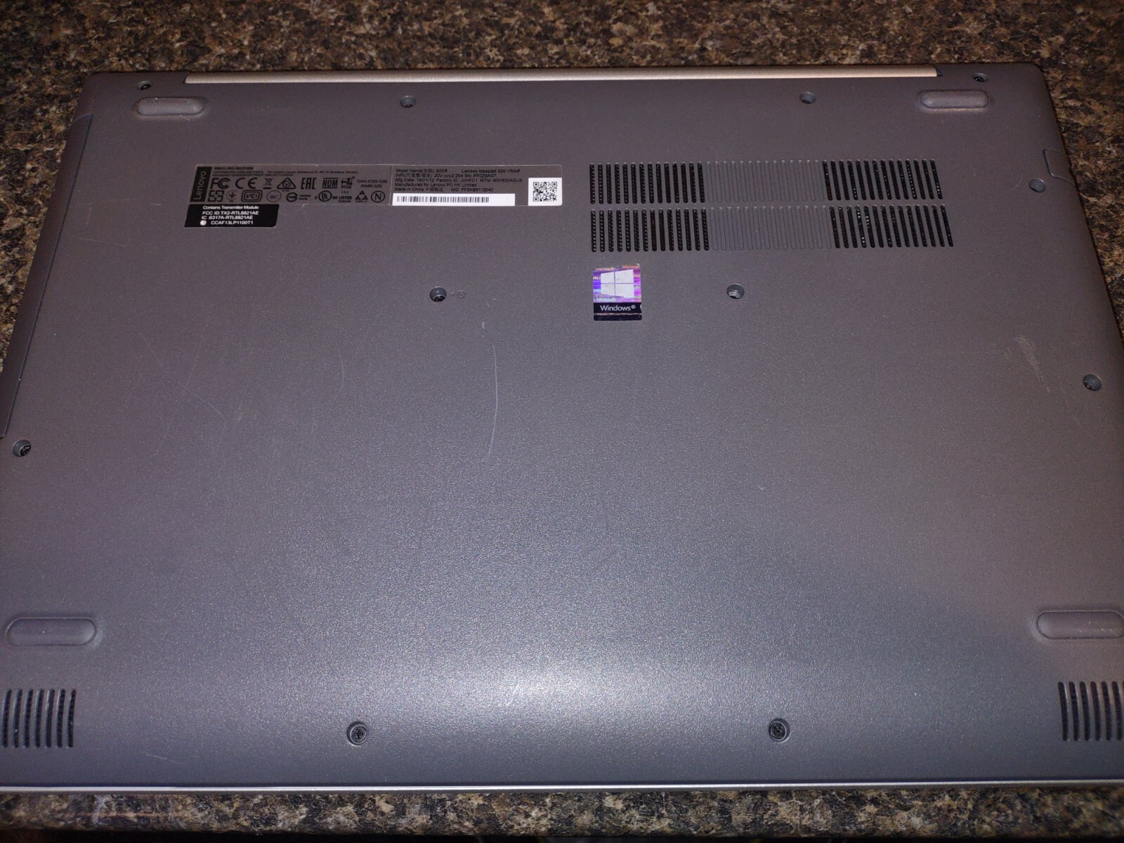 EUC Lenovo IdeaPad 320-15IAP 15.6″ DDR3L 8GB WIN 10 + charger