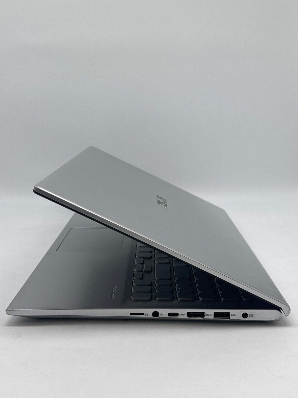 ASUS VIVOBOOK x512d Ryzen 7 3700u 12GB RAM 512GB SSD Windows 11
