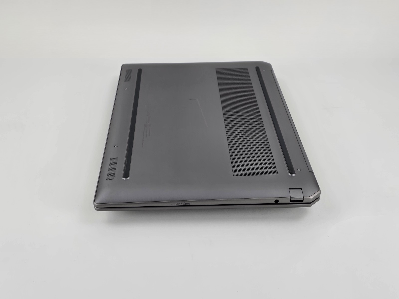 HP OmniBook Ultra 14″ 2.2K Touch, AMD Ryzen AI 9 365, 32GB RAM, 1TB SSD – Good