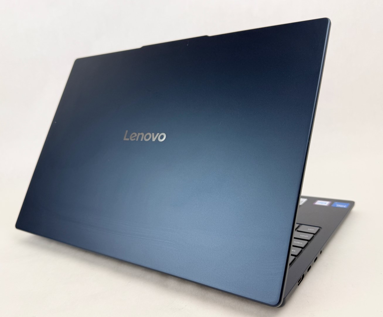 IdeaPad Slim 5 16IRH10R 16″ 1920×1200 Touch Core 7 240H 16GB 1TB SSD W11H