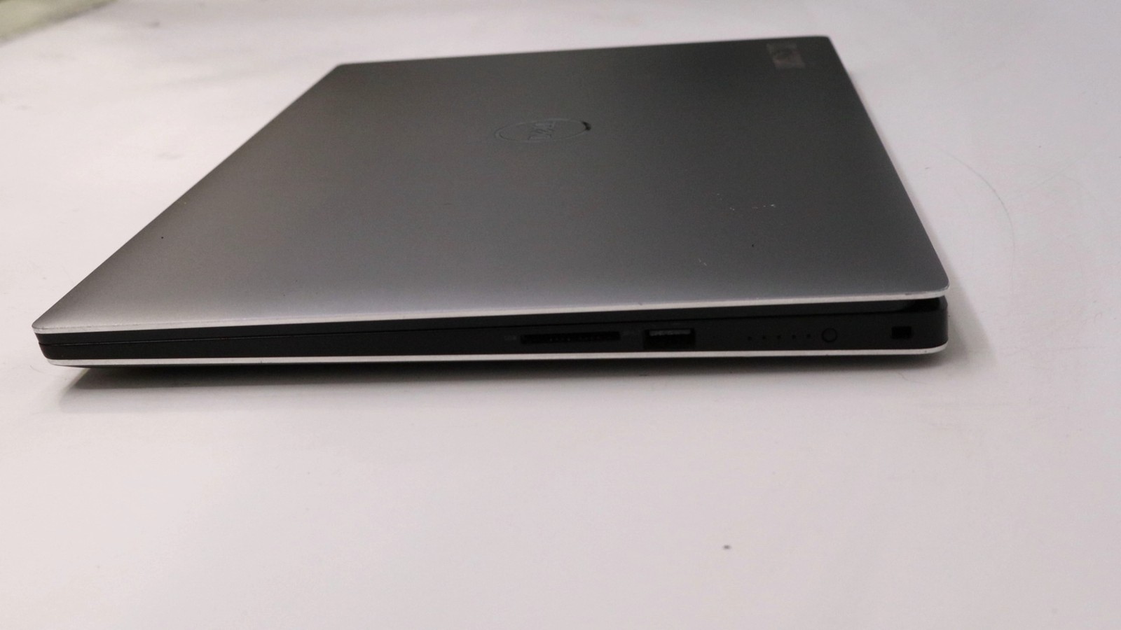 Dell Precision 5540 15″ i5-9400h 16GB 256GB – Good READ DESC
