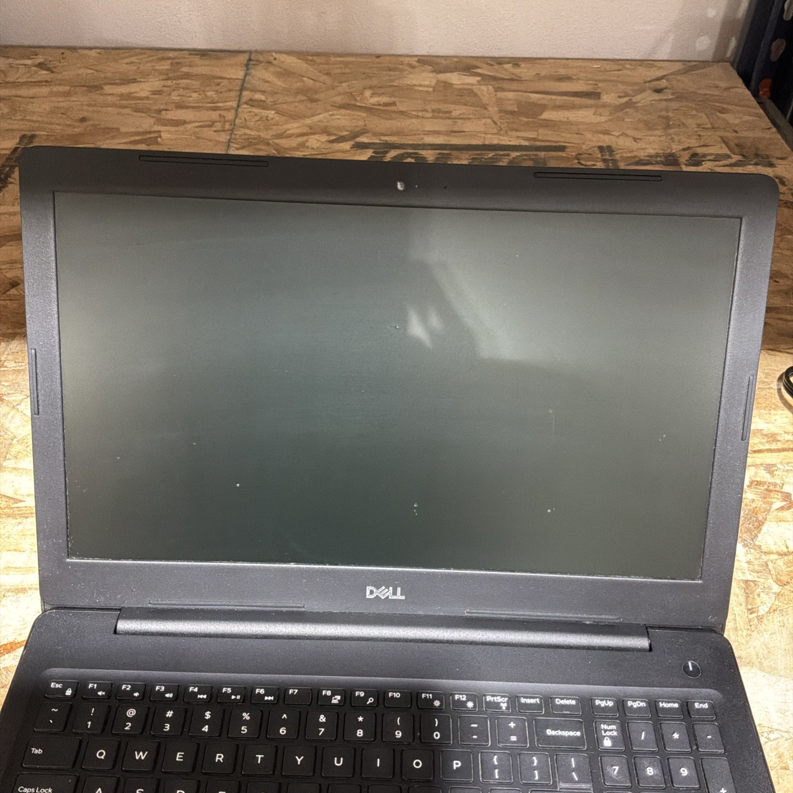 Dell Latitude 3590 15.6″ Laptop – Core i5-7200U / 8GB / 256GB SSD Win11 Pro C470