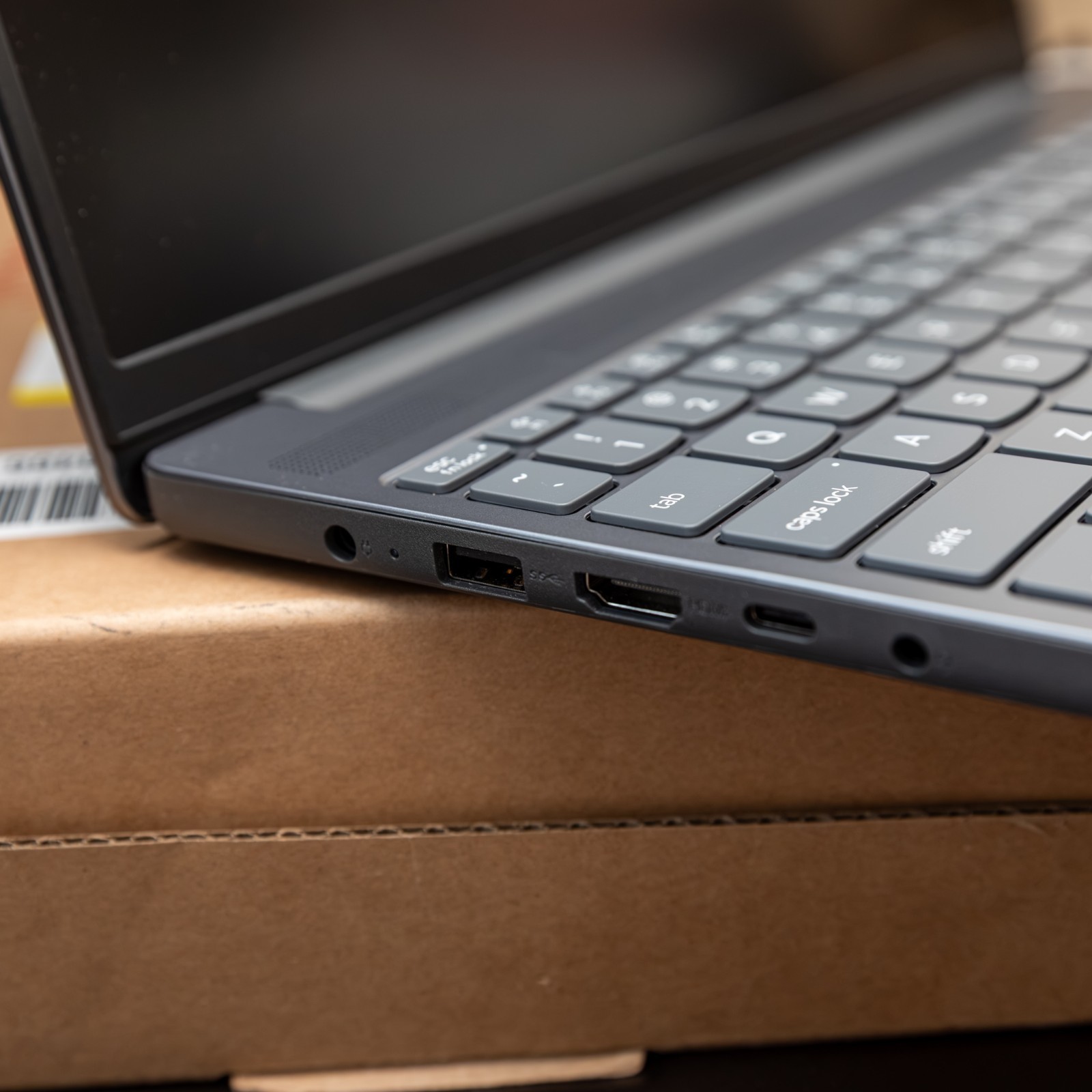 Lenovo IdeaPad Slim 3x 15.6″ Snapdragon X 16GB 512GB SSD Win11 Gray