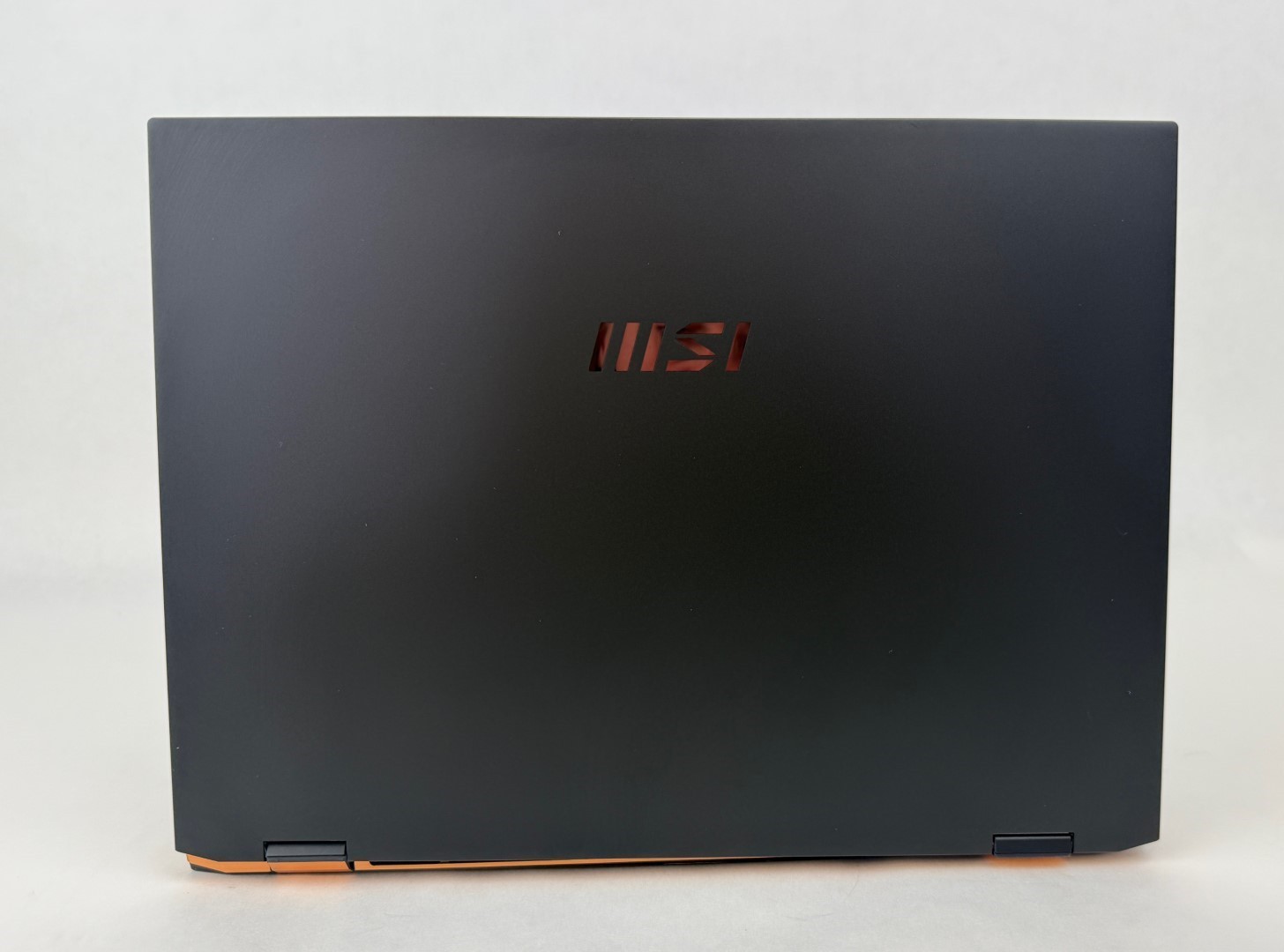 MSI Summit E13 Flip Evo A12M 13.4″ FHD+ Touch i7-1280P 16GB 1TB W11H hinge Issue