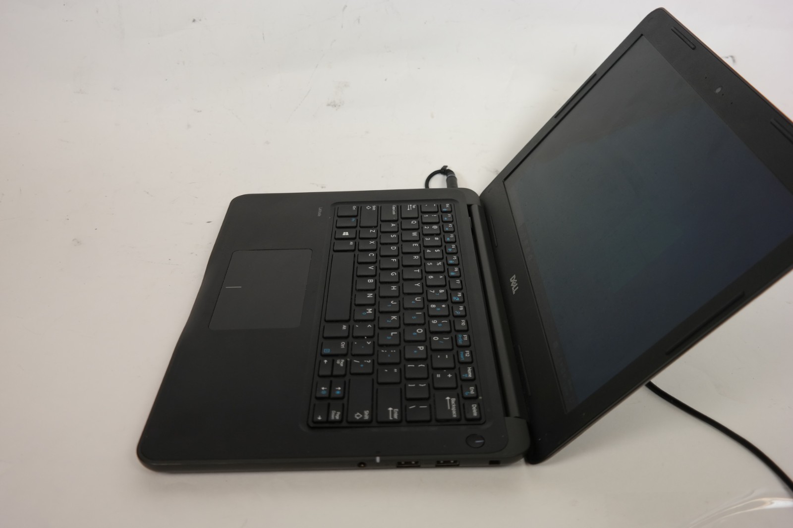 Dell Latitude 3380- i3/4GB RAM/120GB HDD/Cracked Screen/Bad Battery /windows 10