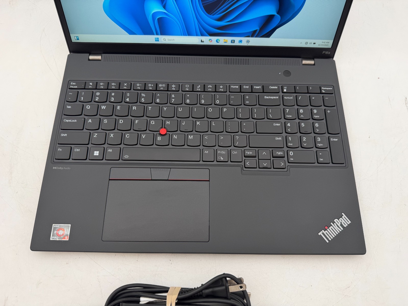 Lenovo ThinkPad P16s Gen 2 16″ 512 GB SSD 16 GB RAM Ryzen 5 Pro 7540U AMD 740M