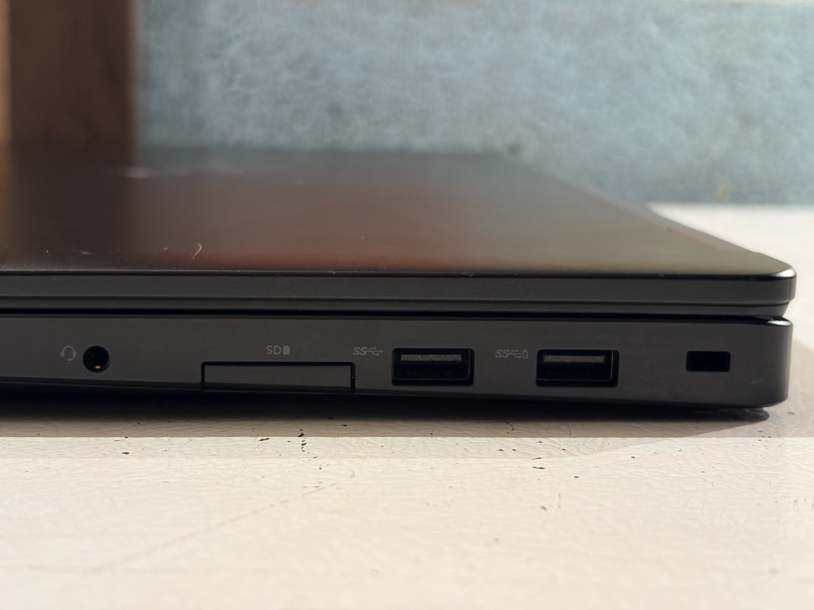 DELL LATITUDE E5570 FHD 15.6” INTEL i5-6300U 8GB RAM 250GB SSD WINDOWS 11 PRO
