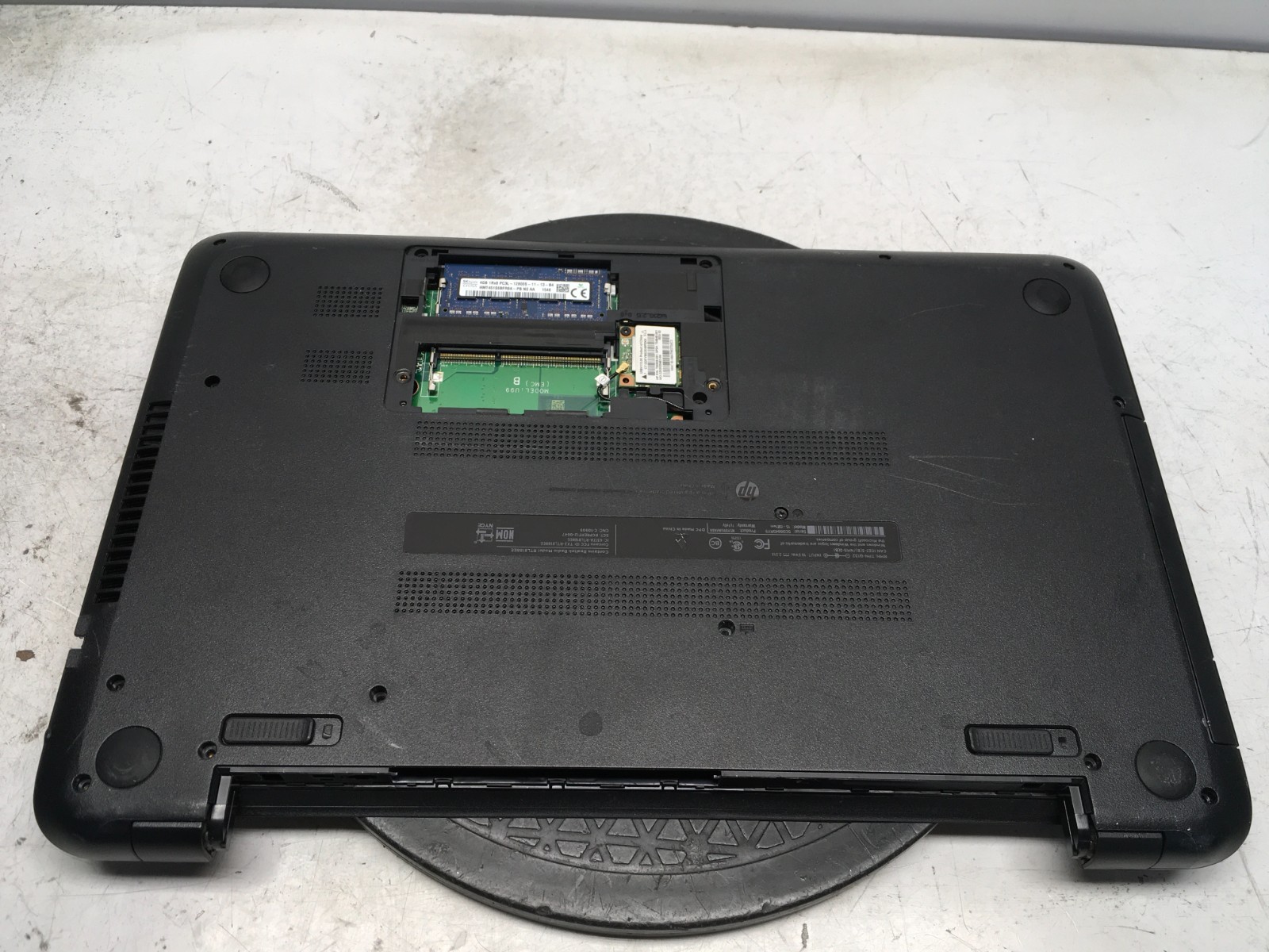 HP 15-F387WM AMD A8-7410 2200MHz 4 GB NO HDD