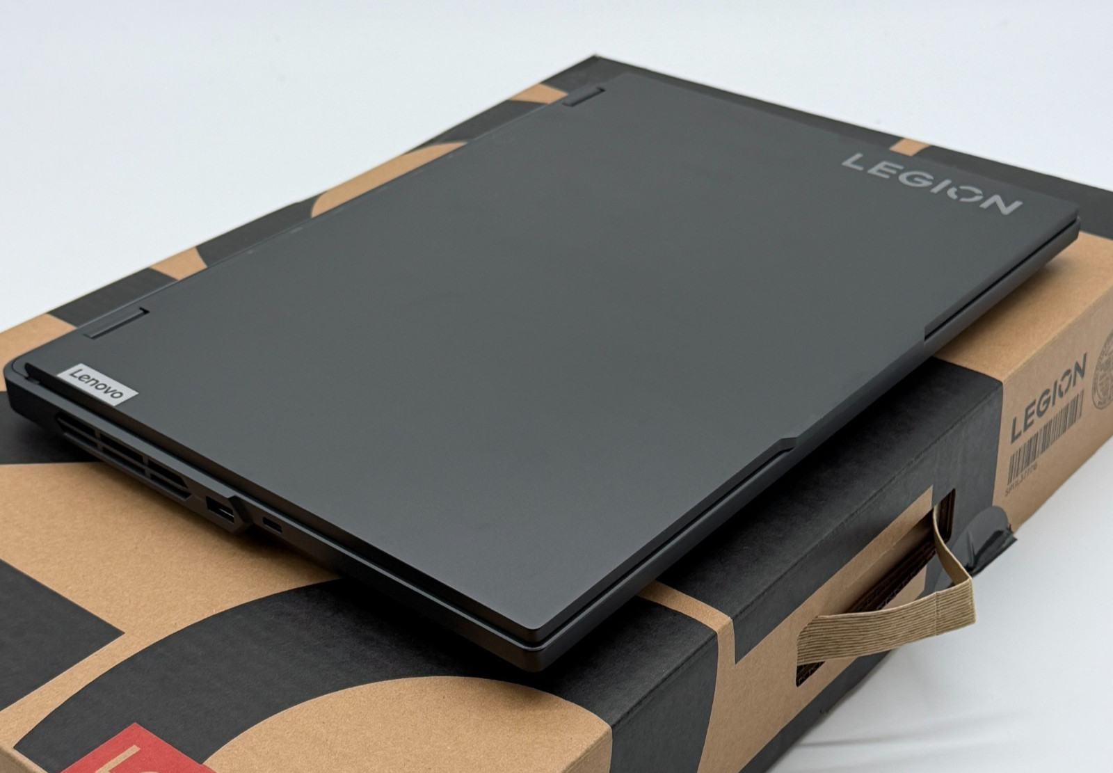Lenovo Legion Pro 16″ CORE i9-13900HX RTX 4070 8GB 32GB RAM 1TB 240Hz – GAMING