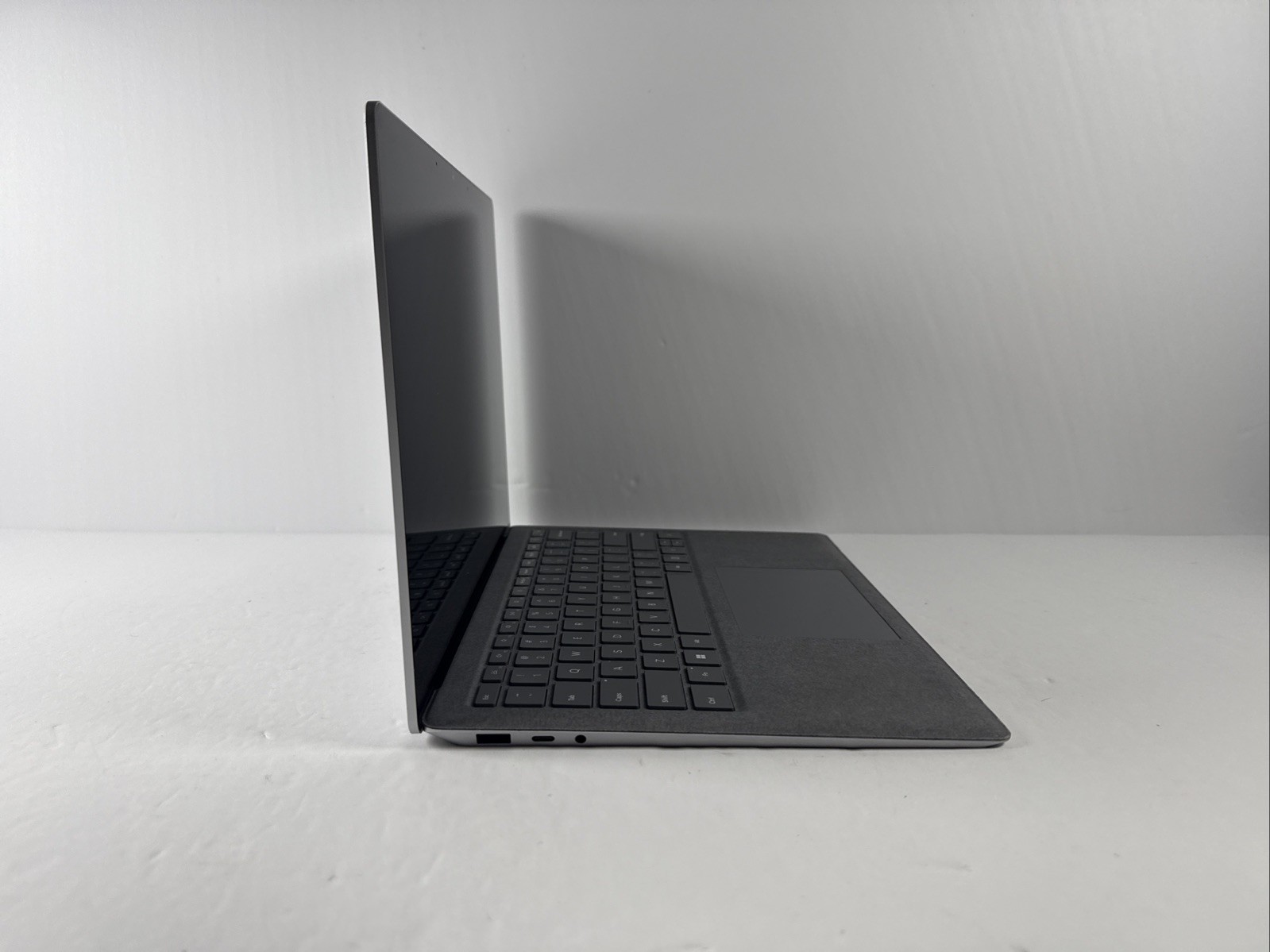 Microsoft Surface Laptop 5 13.5” 1950 Intel Core i7-1265U 16GB RAM 512GB NVME