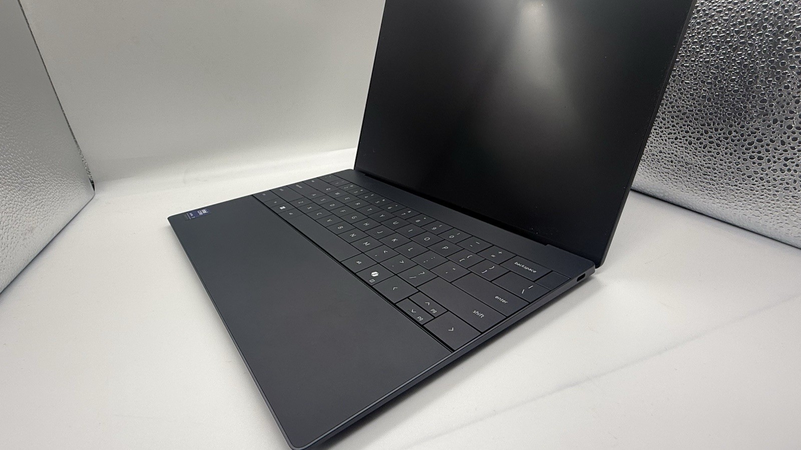 Dell XPS 13 9350 13.4″ Copilot+ Laptop Intel Core Ultra 7 256V 16GB RAM 512GB