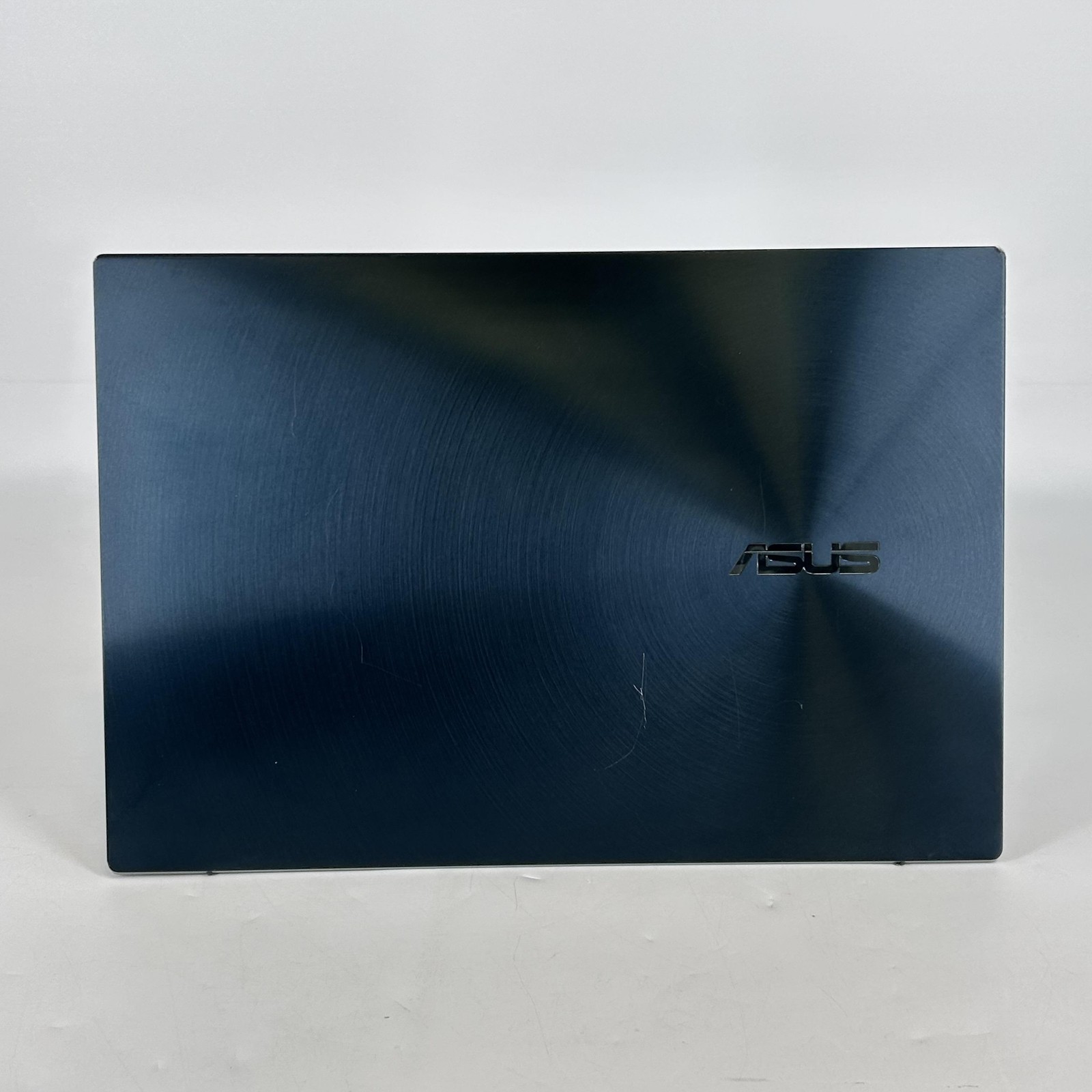 Asus Zenbook Pro Duo 15 4K TOUCH 2.4 GHz i9-9980HK 32GB 1TB SSD RTX 2060 Good