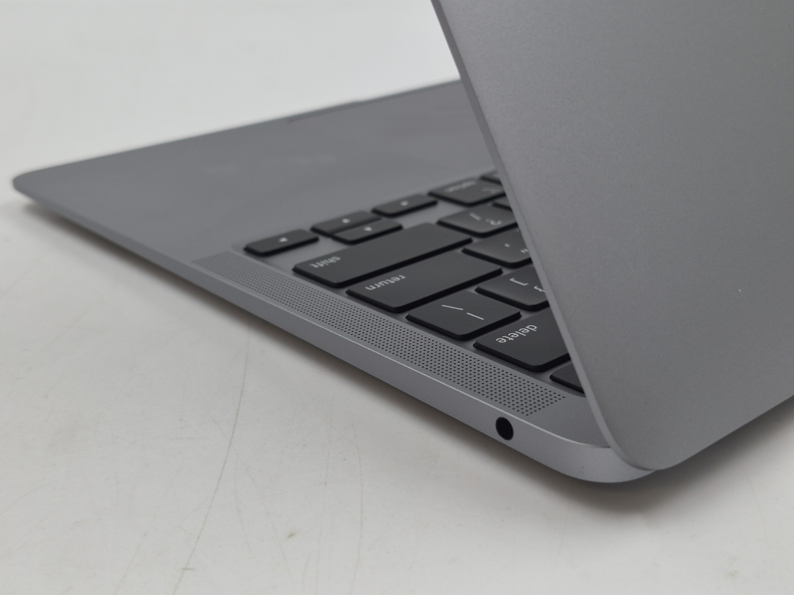 Apple MacBook Air 2020 M1 3.20GHz 8GB RAM 256GB NVMe SSD macOS Tahoe Laptop
