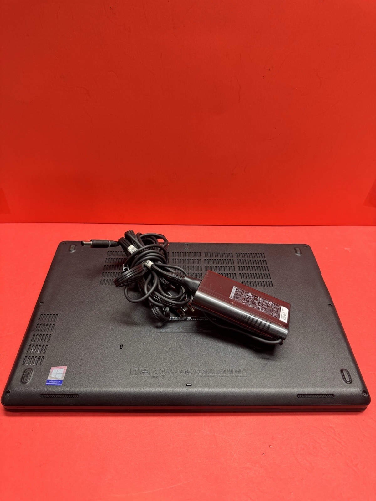 Dell Latitude 5590 15.6″ 8th i5 1.7GHz 8GBRAM 256GB SSD Windows 11pro