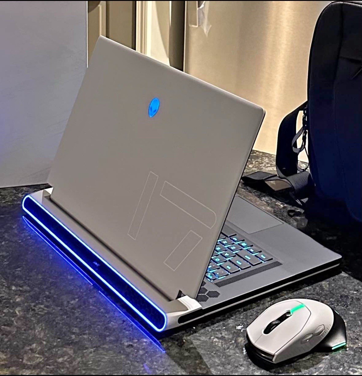 Dell Alienware x17 R2 – Premium Gaming & Creator Laptop (2022)