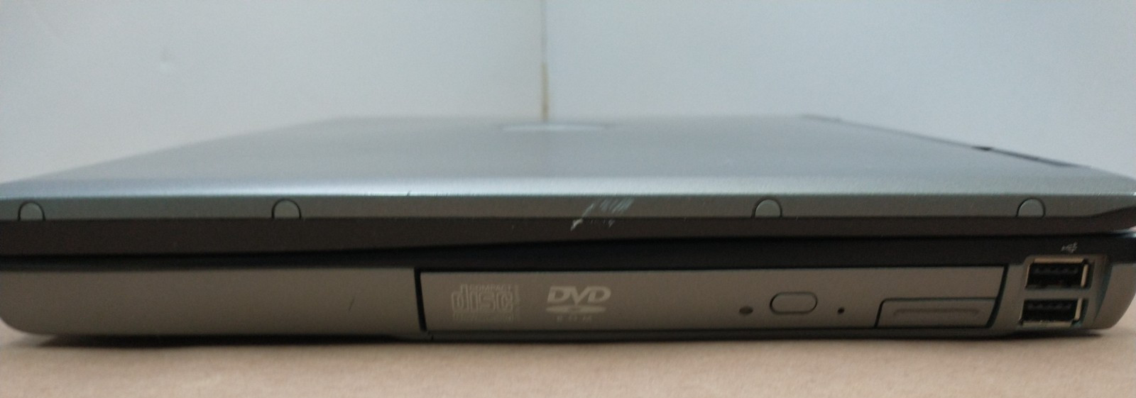 Debian12 Dell Latitude D520 – 15″ LCD/1.83GHz/4GB RAM/1TBGB HDD/SERIAL/Bluetooth