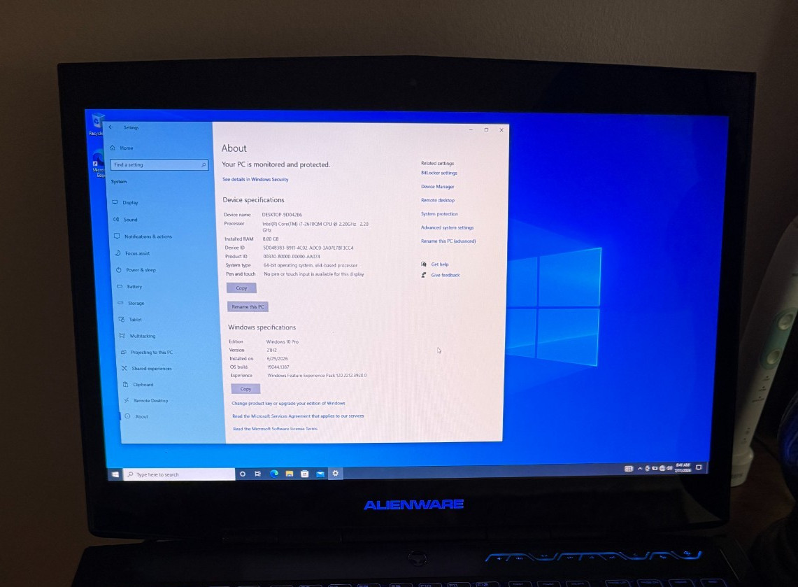 Alienware M17x R3 17″ GAMING l 8GB RAM, l 500 GB SSD, 1 500 GB HDD Core i7
