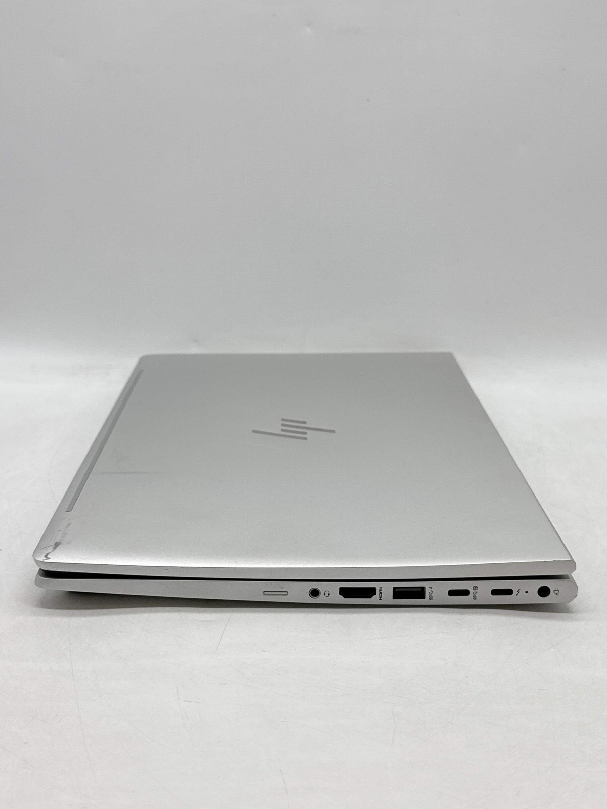 HP EliteBook 640 G10 14.0″ FHD Touch Core i5-1335U 256GB SSD 8GB RAM -White Spot