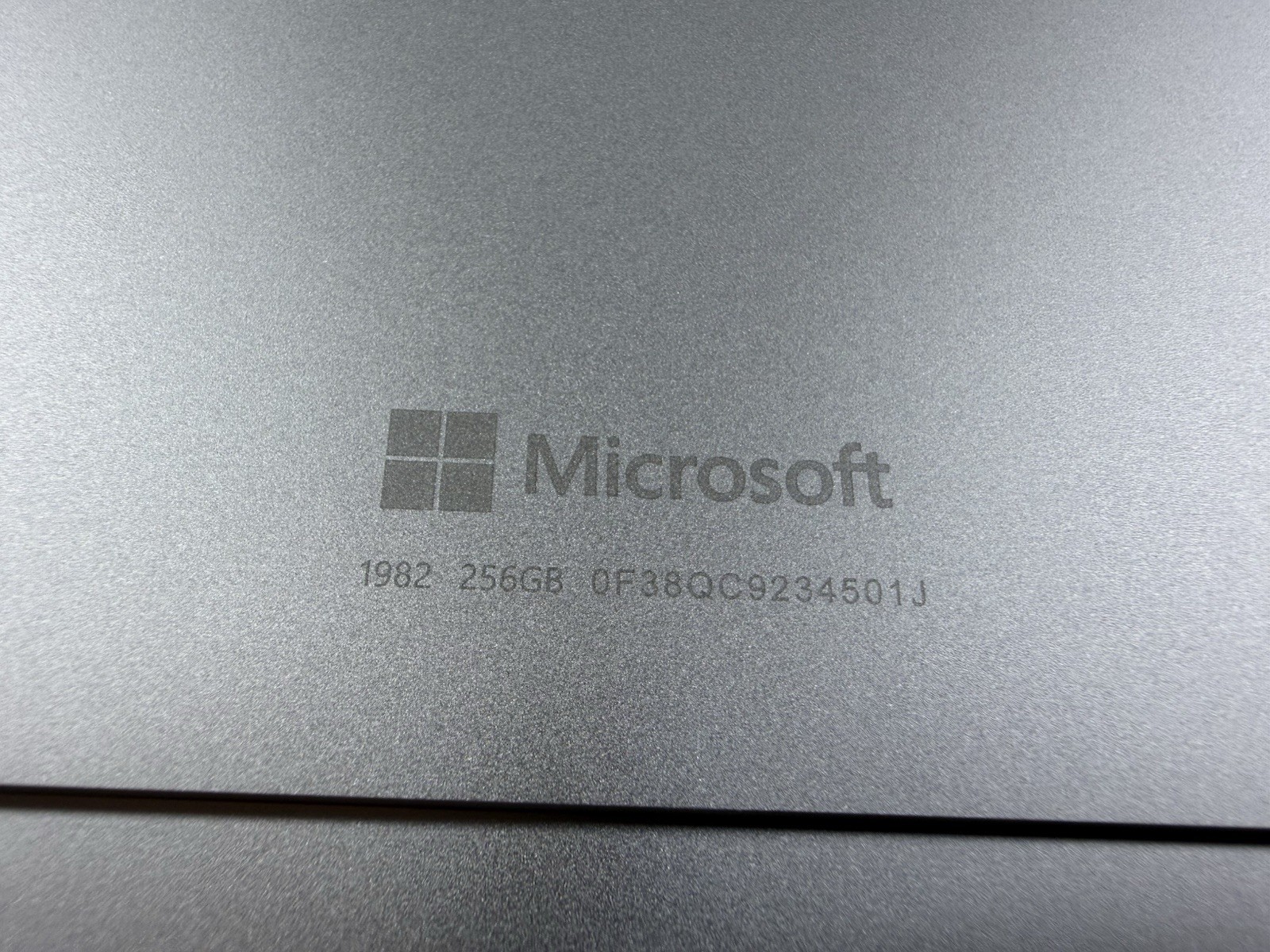 Microsoft Surface Pro 8 (1982) i5-1145G7 – 16GB RAM – 256GB 120Hz – Win 11 Pro
