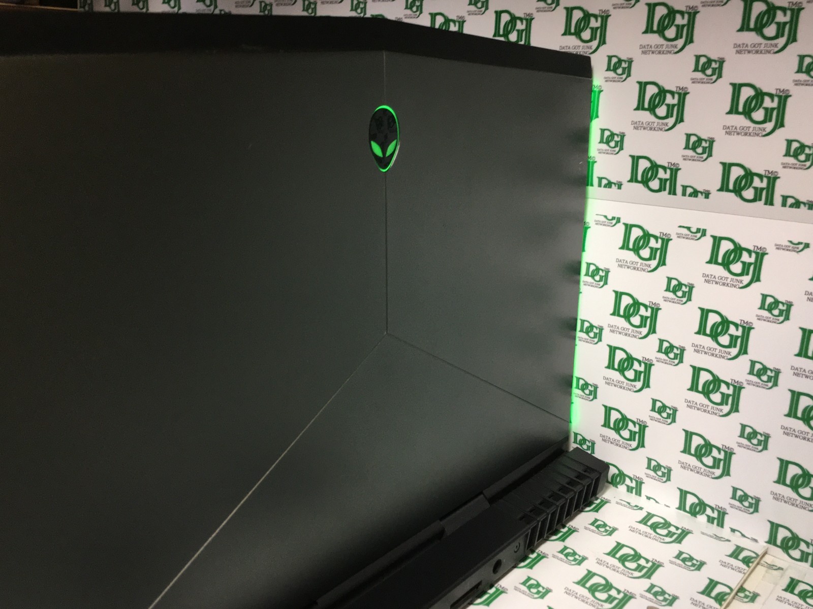 Dell Alienware 15R3 i7-7700HQ 2.80GHz 16GB 1TB EVO M.2 1060GTX Win 11