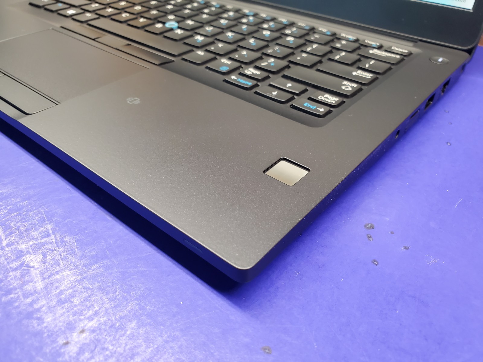 Dell Latitude 7490 Core i7-8650U@1.9GHz 16GBram 512ssd “Professionally Restored”