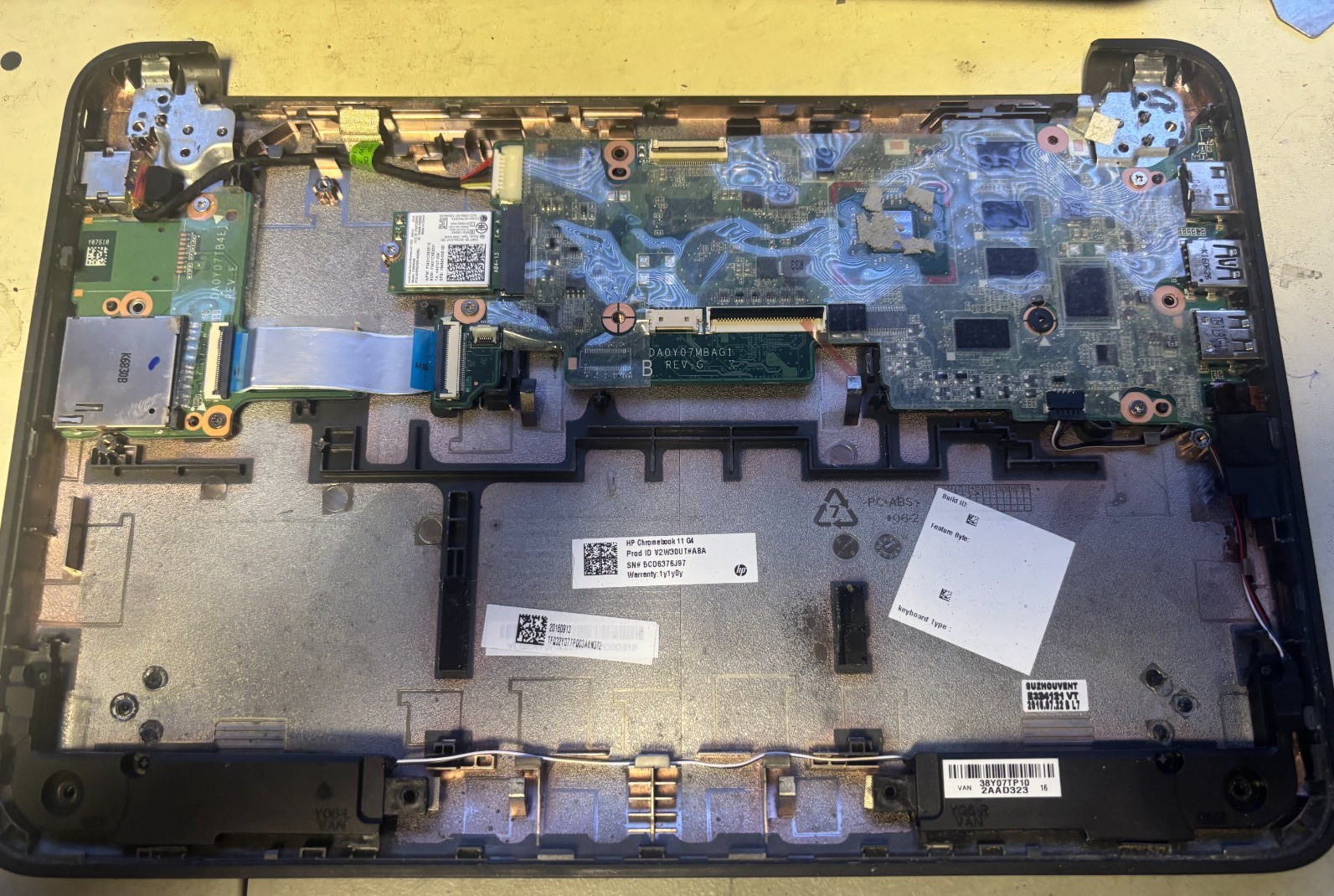 Lot Of MICS Parts For HP 11 G4 11.6″ Chromebook Intel 2.16 GHz 4GB Read