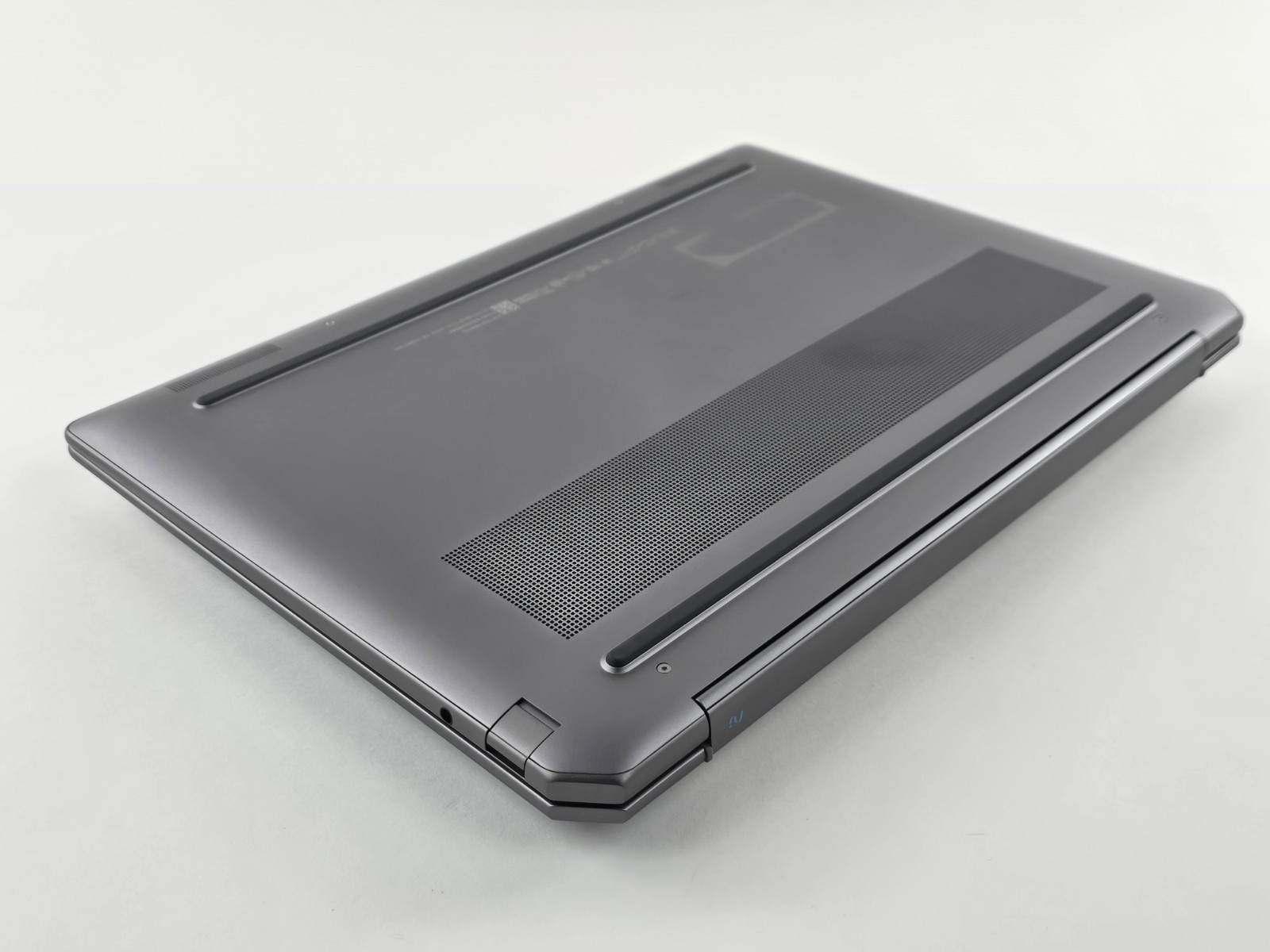 HP OmniBook Ultra 14″ 2.2K Touch, AMD Ryzen AI 9 365, 32GB RAM, 1TB SSD – Good