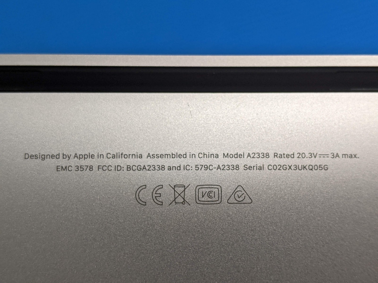 Apple MacBook Pro A2338 (2020) 13.3″ M1 3.2GHz 8GB 256GB MYDA2LL/A 100tt +PA