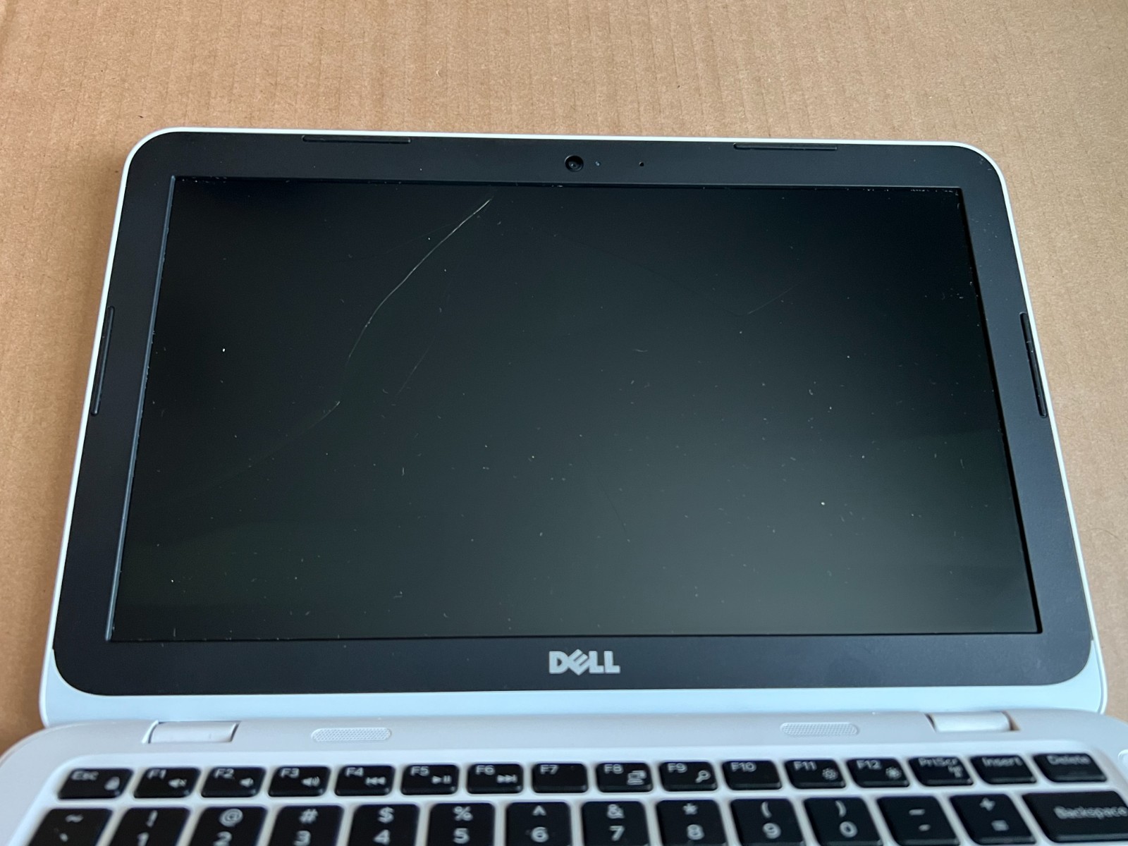 11.6″ Dell Inspiron P24T001 EMMC HDD White Laptop – PARTS – DISPLAY BROKEN