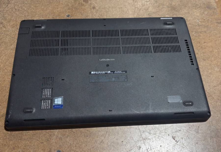 Dell Latitude 5500 15.6″ Laptop i5-8365U 16GB RAM 256GB SSD FHD | No Charger/OS