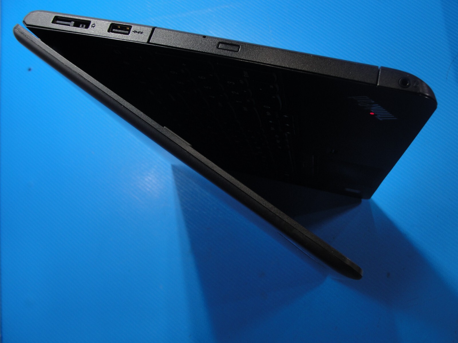 Lenovo ThinkPad E560 14” FHD Intel Core i7-6500U 2.5GHz 8GB 250GB SSD +Cgarger