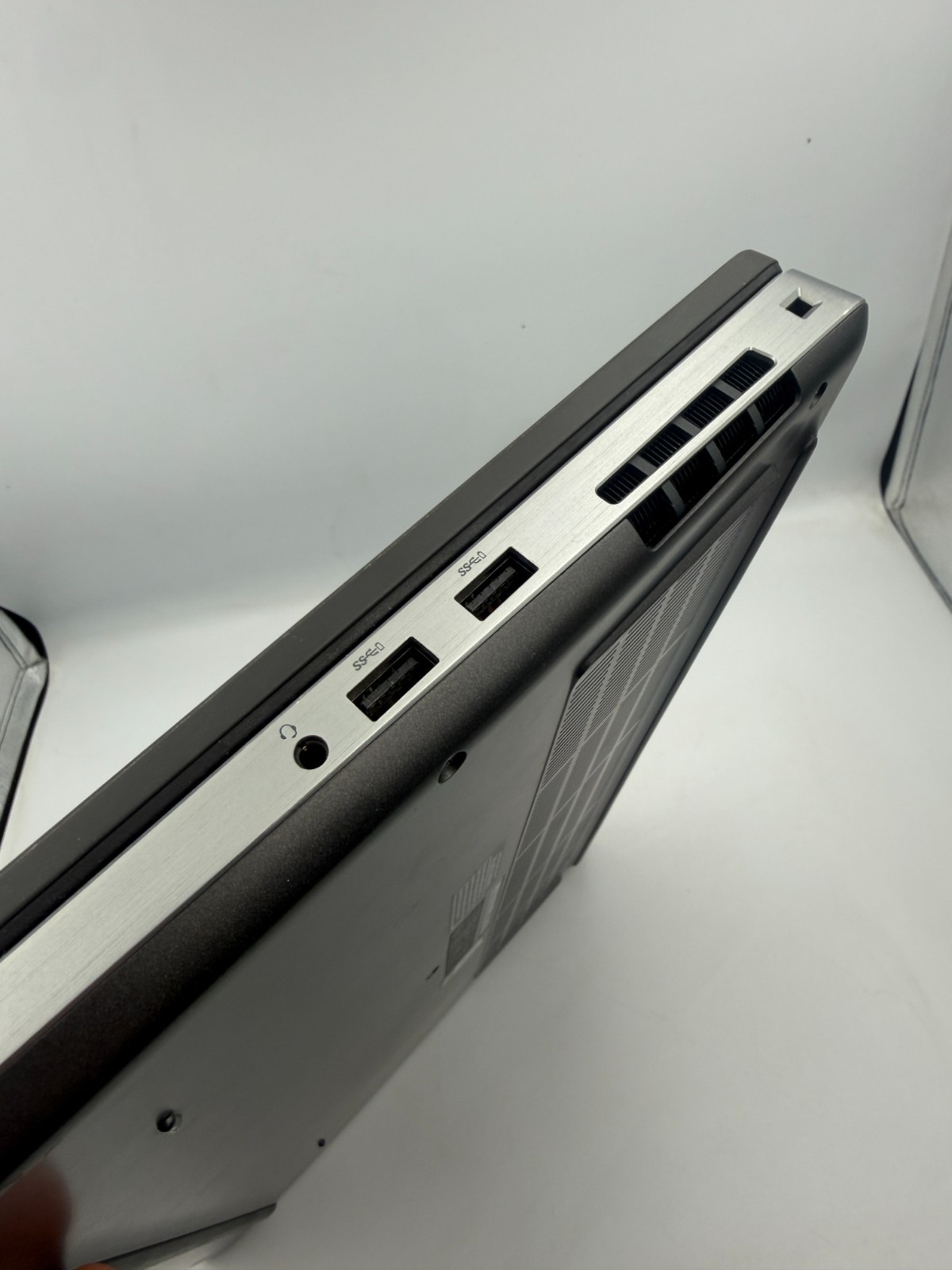 Dell Precision 7540 intel i7-9850H 2.6Ghz 16GB RAM FHD – TOUCHSCREEN – Win 11 P