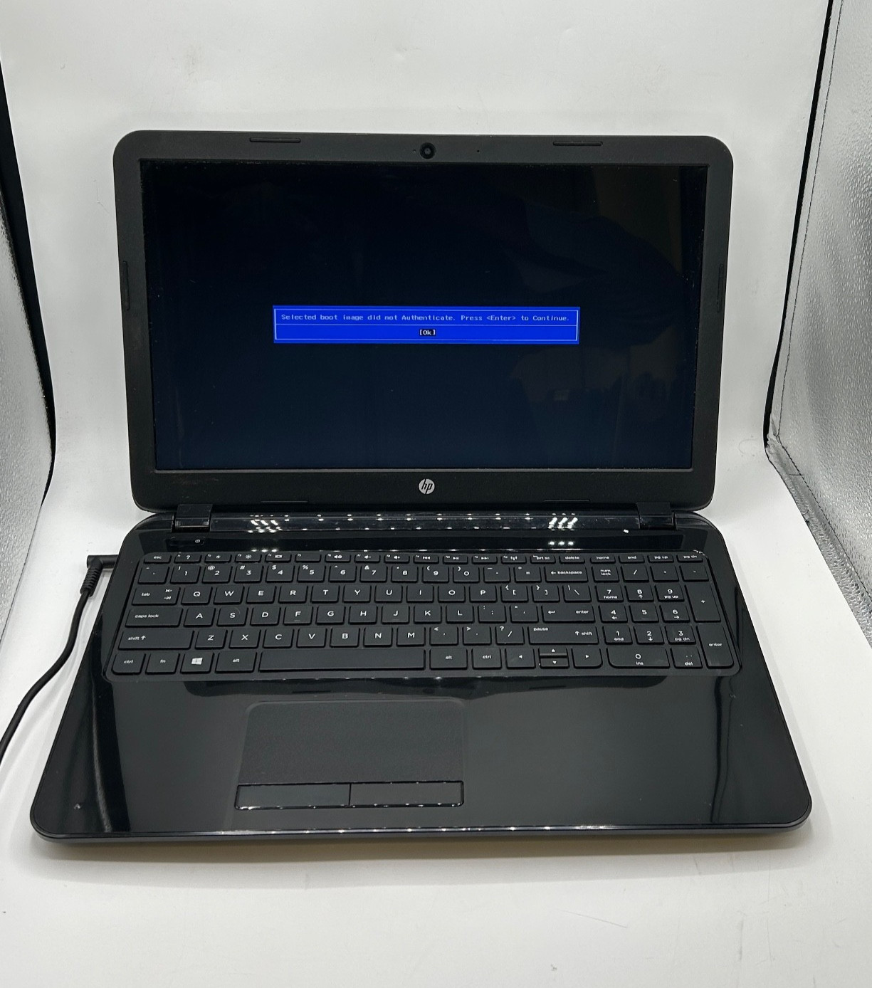 HP 15-g070nr 15.6″ AMD Athlon Gold 3150U 2.4GHz 4GB RAM No SSD HDD