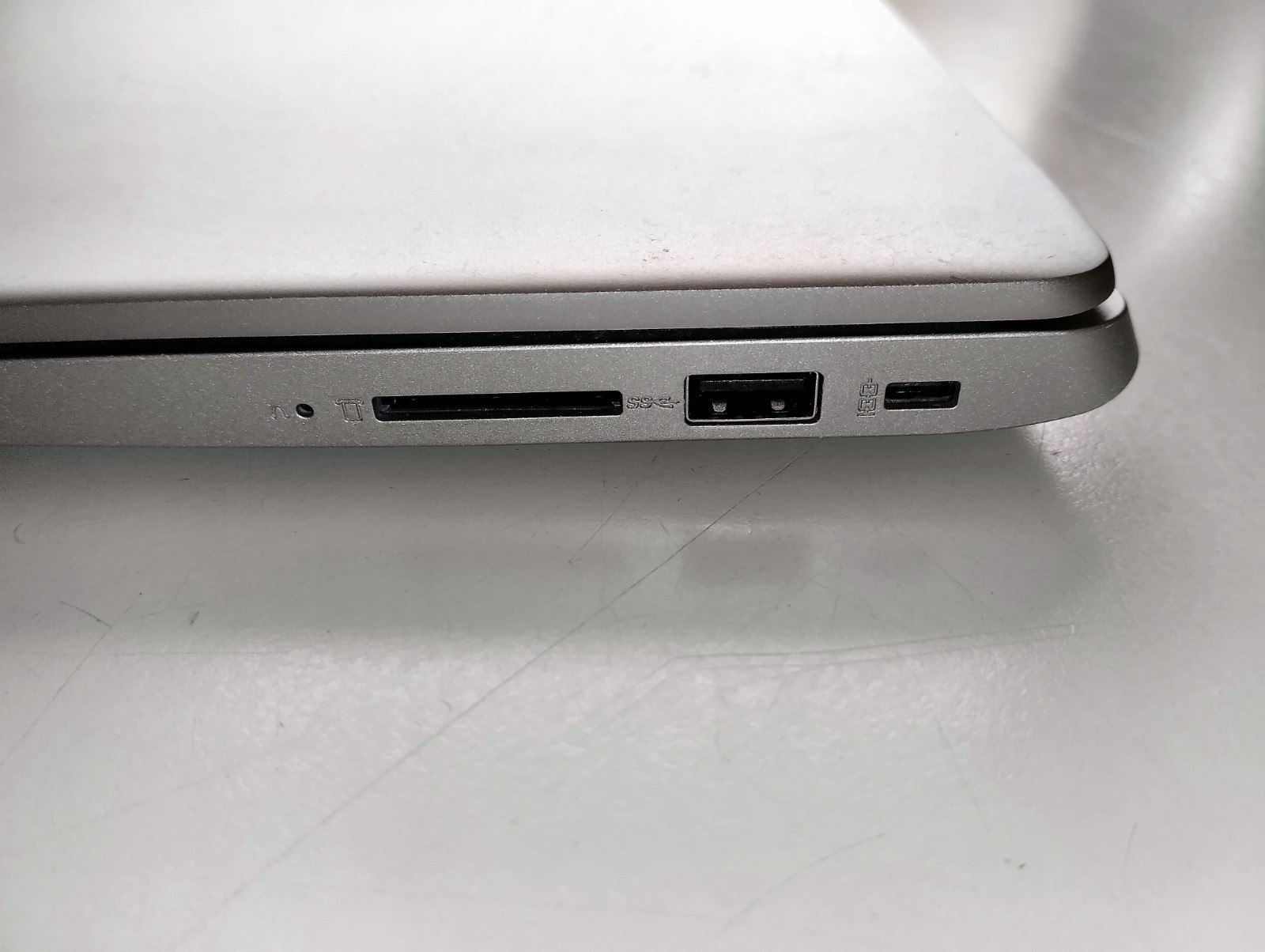 Lenovo ideapad 330S – Intel I3 2(4)x2.20GHz – 8GB RAM DDR4 – 500GB SSD