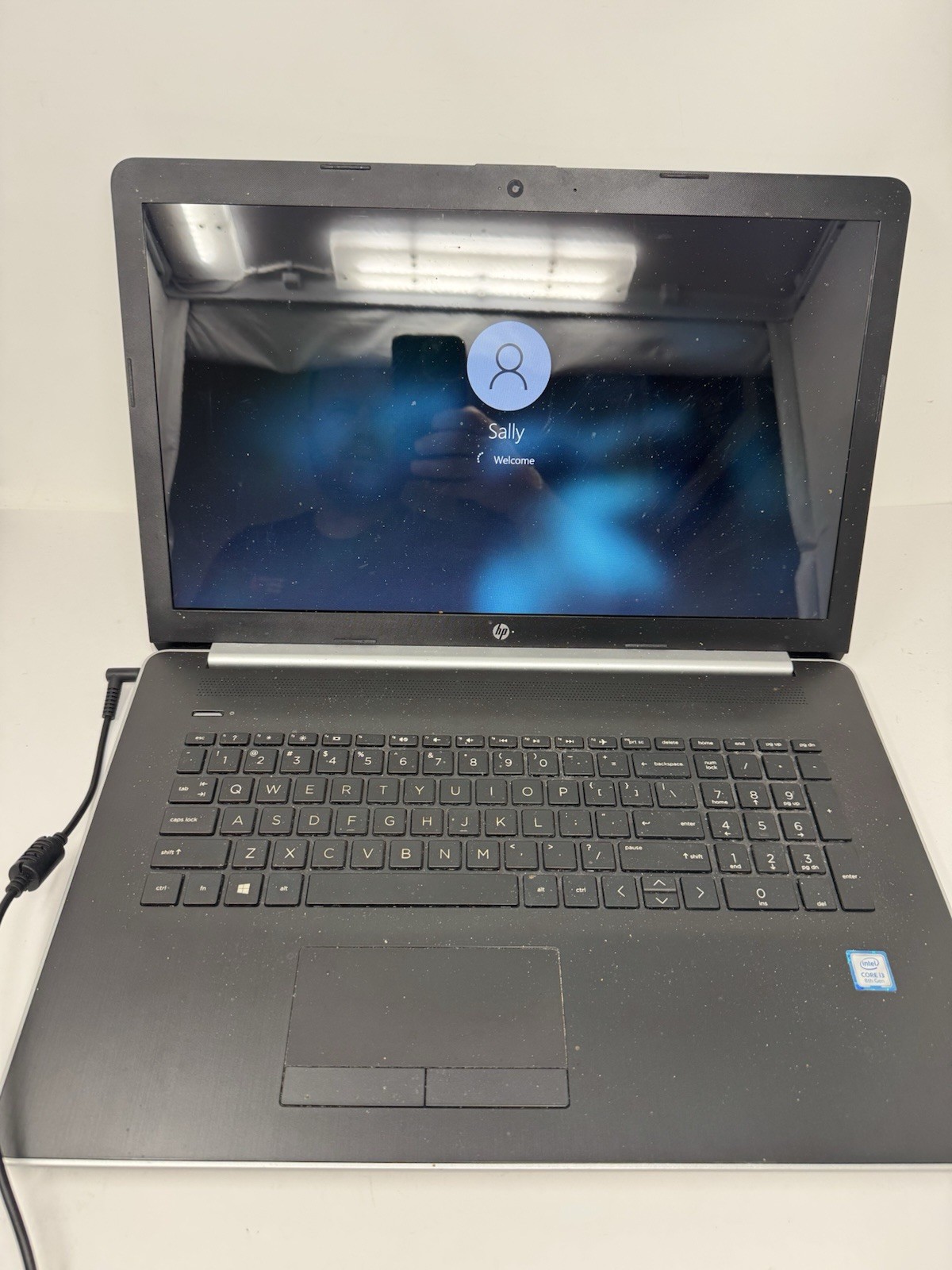 HP 17-by1061st 17.3” Intel Core i3 Laptop Boots To Windows Login Includes