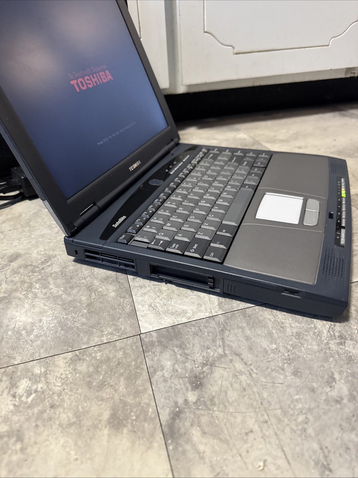 Toshiba Satellite 1805-S204 13.3in. (no HD, 1GHz, 256MB) Notebook/Laptop – Black