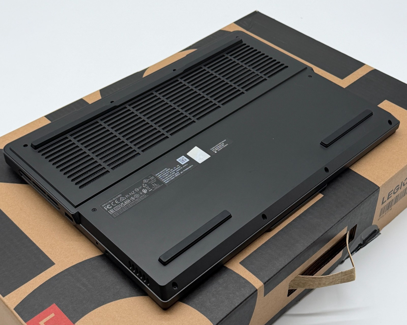 Lenovo Legion Pro 16″ CORE i9-13900HX RTX 4070 8GB 32GB RAM 1TB 240Hz – GAMING