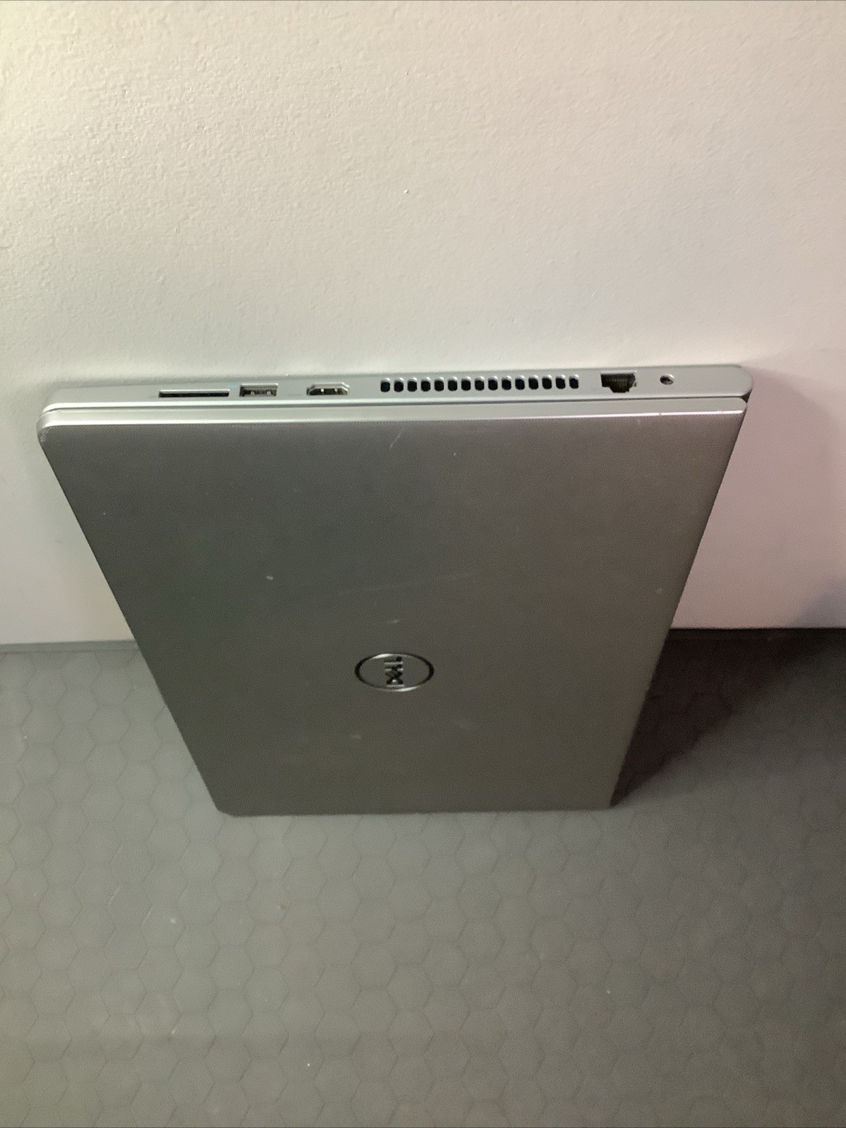 Dell Inspiron 15 5000 series- AMD E2-7110/4GB RAM/ 1000GB HDD/Linux Mint