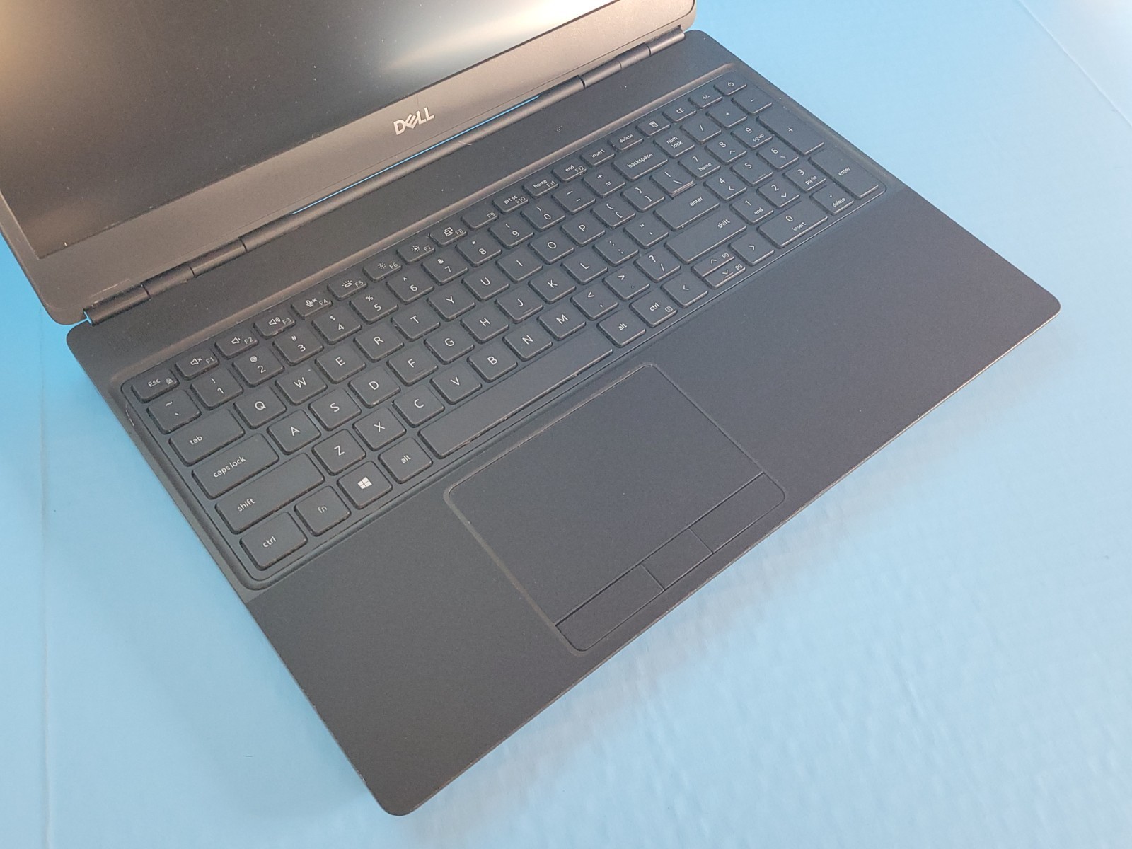 Dell Precision 7550 Laptop – 2.7 GHz i7-10850H 32GB 512GB Webcam T1000 15.6″