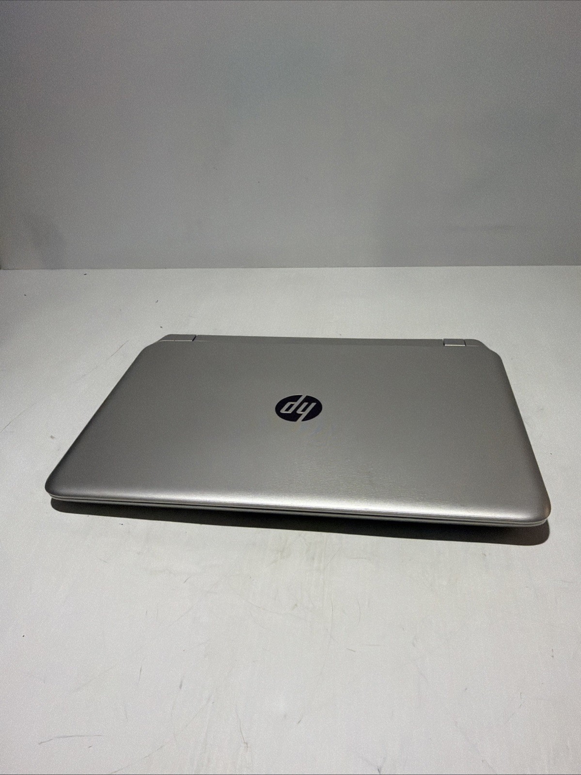 Hp Pavilion 15 Laptop i3-4030U 6gb Ram 750gb HDD Windows 10 Home No P/S