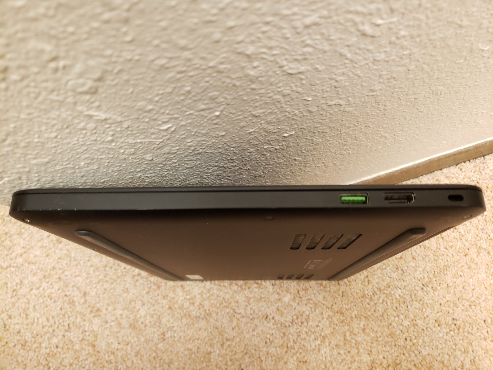Razer Blade RZ09-01161E31 14-Inch 256GB, Intel Core i7 4th Gen,2.2GHz, 8GB