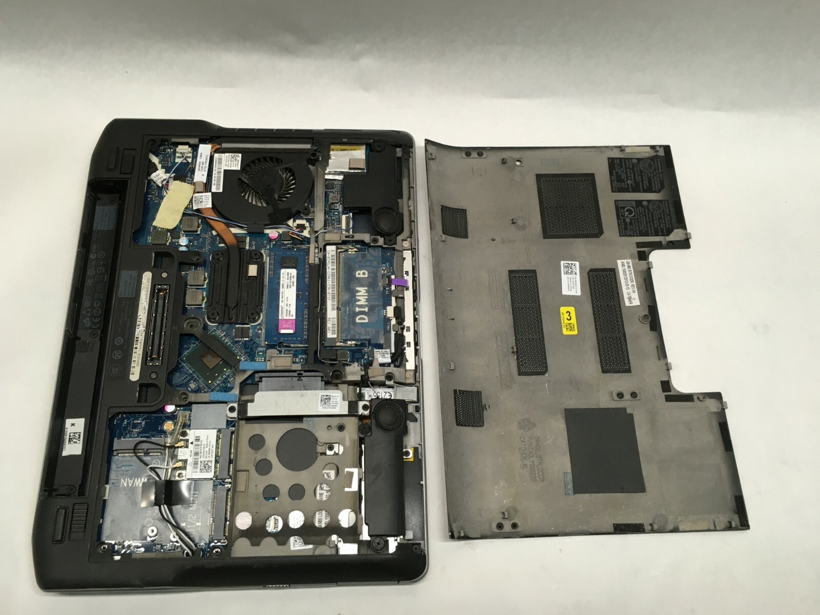 Dell Latitude E6320 13.3″ Core i5 Laptop For Parts Broken LCD NO HDD/Battery JR