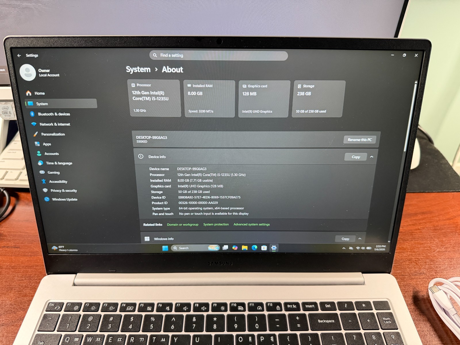 Samsung Galaxy Book2 15.6″ i5-1235U 8GB RAM 256GB SSD Silver Win11 – Excellent