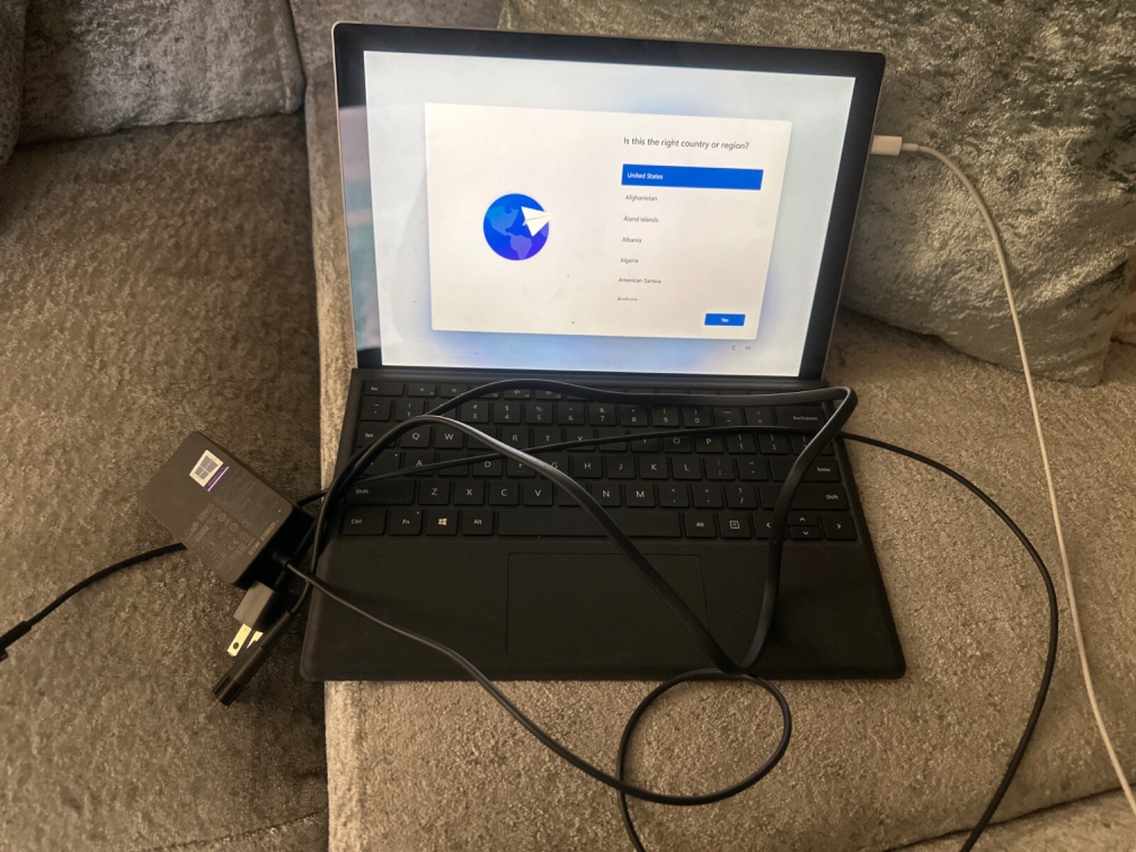 Microsoft Surface Pro 7 12.3″ (Intel Core i5-1035G4, 8GB RAM) with Keyboard/Pen