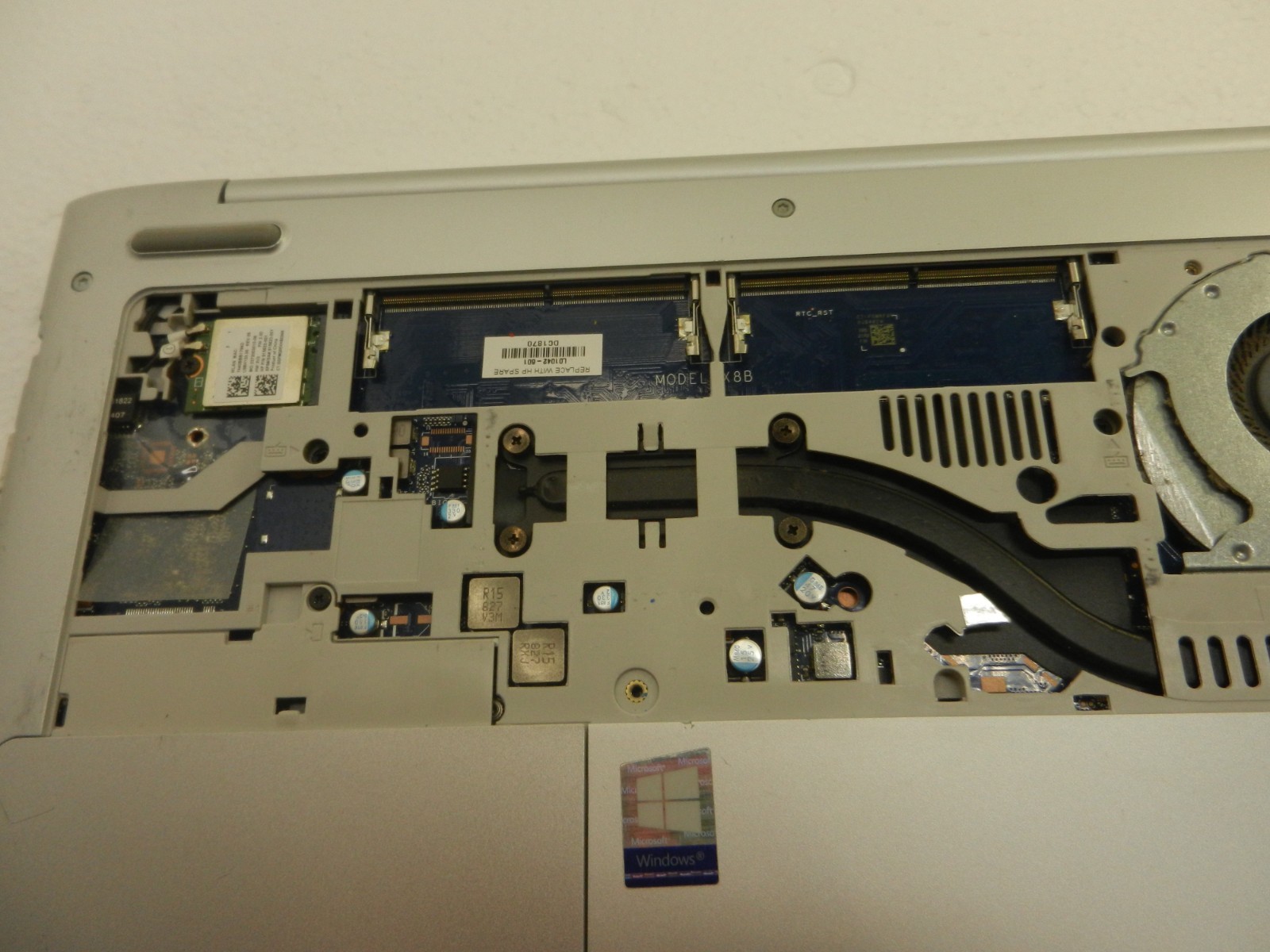 HP ProBook 440 G5 LAPTOP – Intel Core i7-8550u @ 1.80Ghz / NO RAM / NO HDD