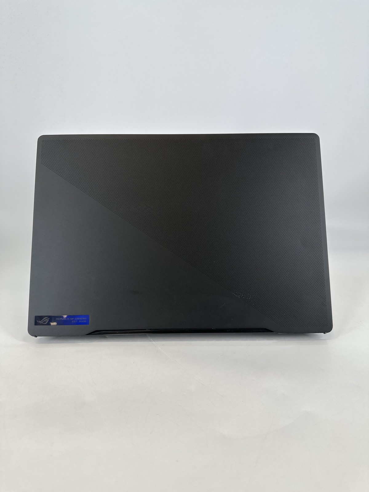 Asus ROG Zephyrus M16 GU604 240Hz QHD+ 2.6GHz i9-13900H 16GB 1TB SSD RTX 4070