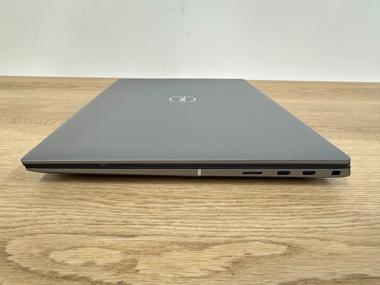 Dell Precision 5490, Core Ultra 9 185H, 32GB LPDDR5, NVIDIA RTX A1000, 512GB SSD